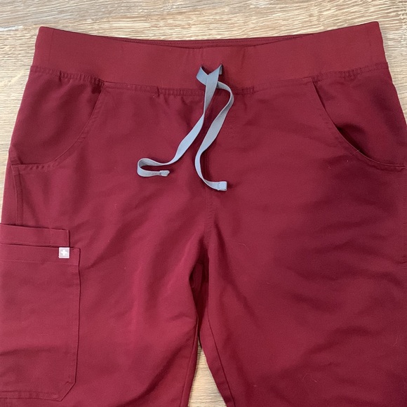 Figs Kade Cargo Scrub Pants - Picture 5 of 9